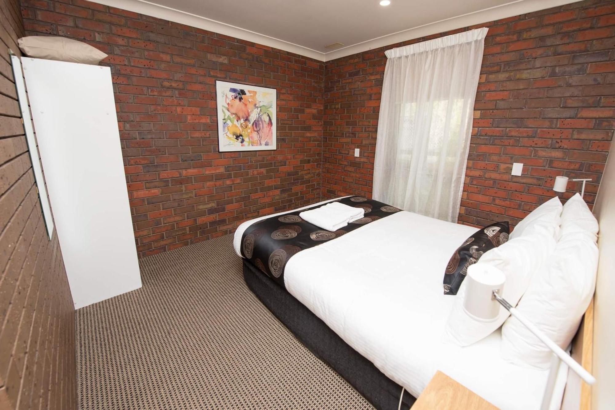 Jacaranda Holiday Units สวอนฮิลล์ ภายนอก รูปภาพ
