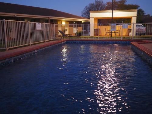 Jacaranda Holiday Units สวอนฮิลล์ ภายนอก รูปภาพ